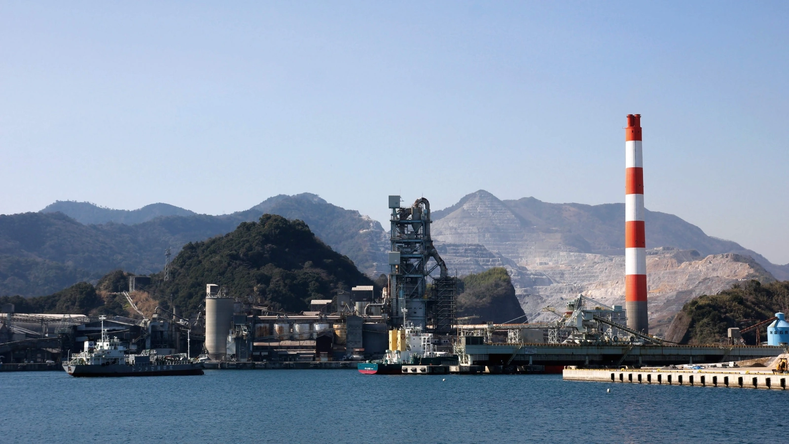 セメント工場風景